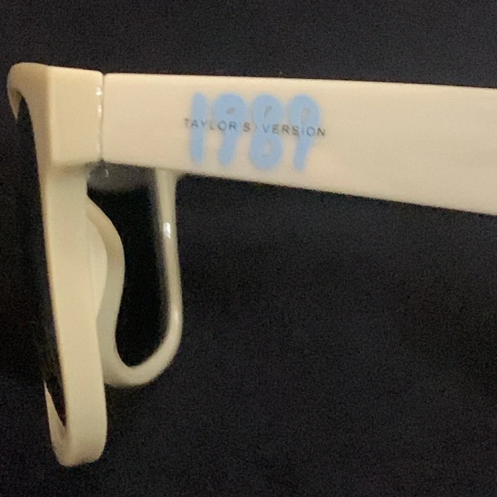 Taylor Swift 1989 Taylor’s Version Sunglasses New - Picture 6 of 10